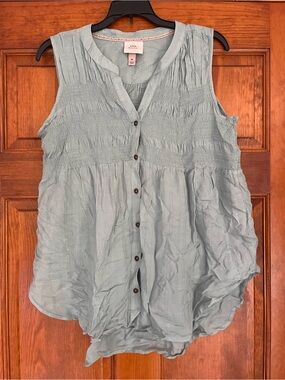 Knox Rose Light Green Sleeveless Button-Front Top